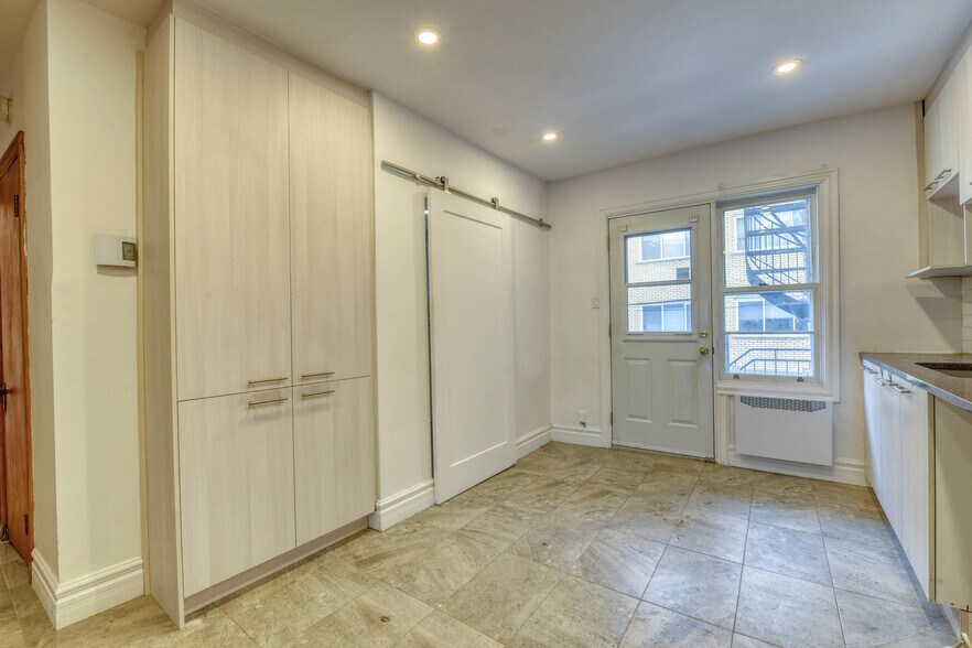 More Photos Of 2710 Rue Sherbrooke E, Montréal Apartments For Sale