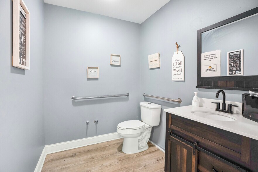 More Photos Of 7901-7915 Belle Point Dr, Greenbelt Office For Sale