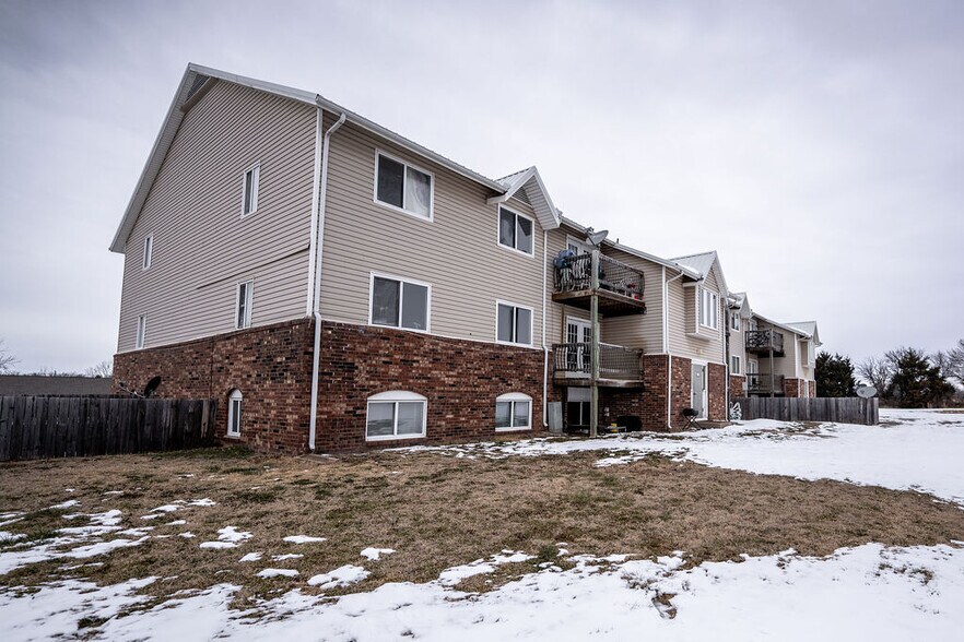 More Photos Of 300 E Windsor, Arkansas City Apartments For Sale