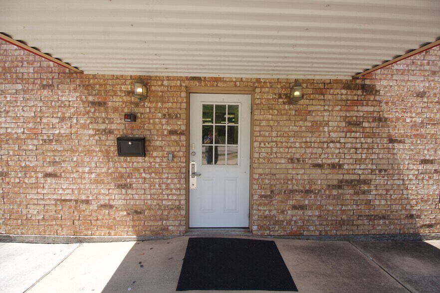 More Photos Of 3421 E Walnut St, Pearland Daycare Center For Sale