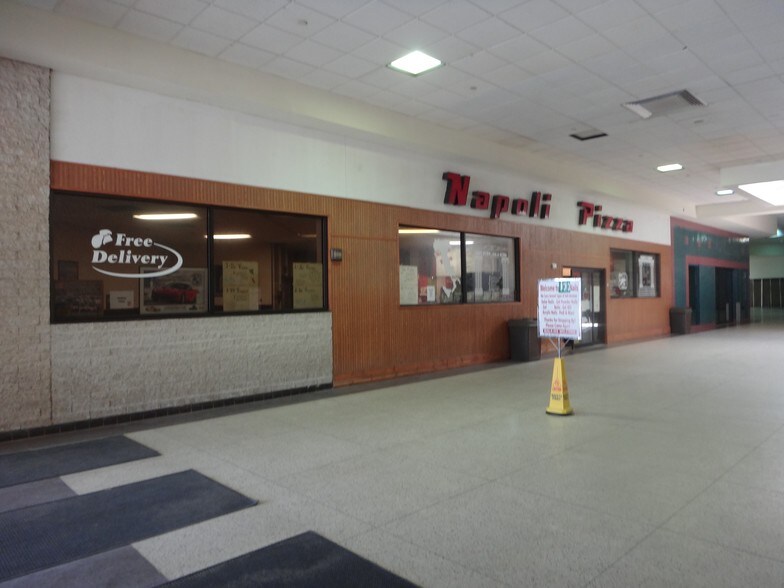 More Photos Of 1666 Market St Ext, Warren General Retail For Lease