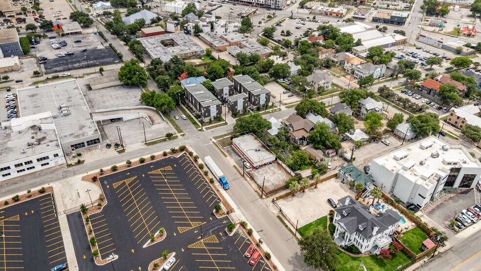 More Photos Of 201 W Poplar St, San Antonio Medical For Sale