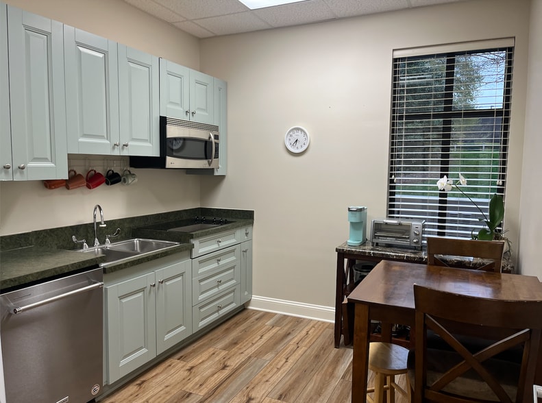 More Photos Of 1258 Mann Dr, Matthews Medical For Sale