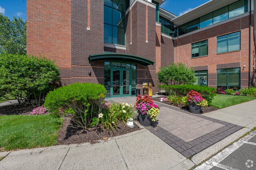 More Photos Of 93 Lake Ave, Danbury Office For Lease