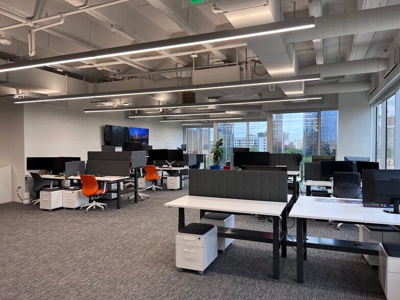 More Photos Of 3800 Maple Ave, Dallas Office For Lease
