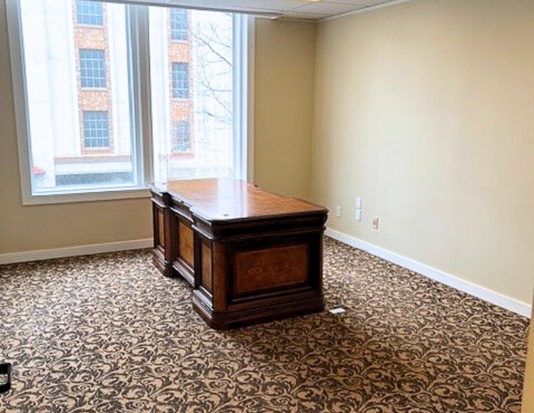 More Photos Of 425-427 W First Ave, Spokane General Retail For Sale