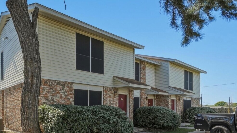 More Photos Of 2001 Slayden St, Brownwood Apartments For Sale
