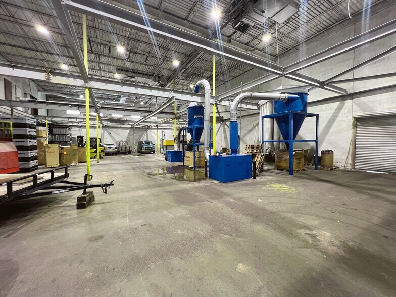 More Photos Of 1213 N Sherman Dr, Indianapolis Warehouse For Lease