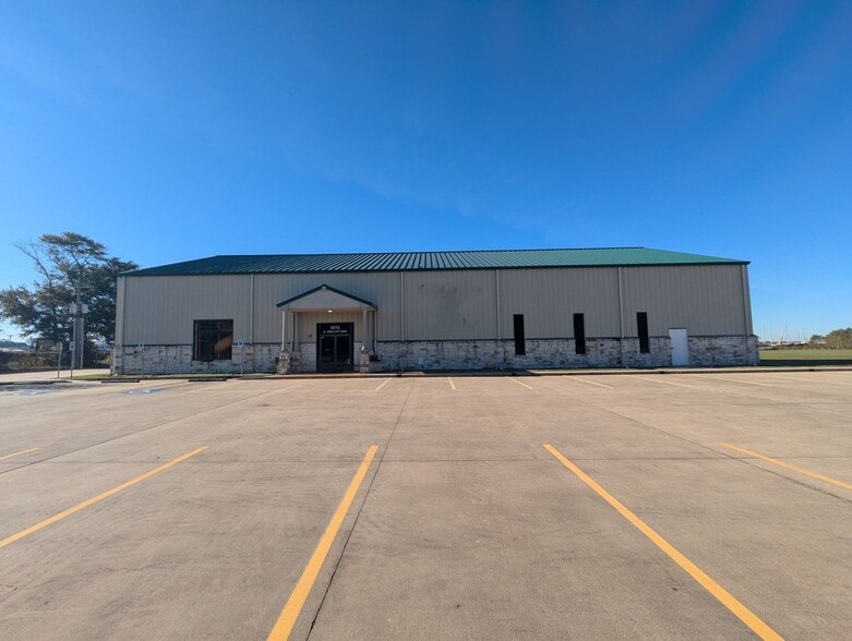 Primary Photo Of 5315 N Twin City Hwy, Nederland Warehouse For Sale