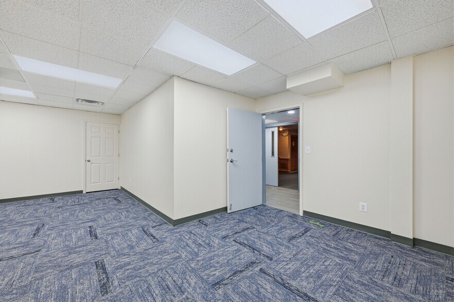 More Photos Of 6198 Butler Pike, Blue Bell Medical For Lease