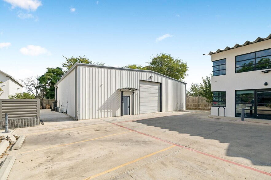 More Photos Of 778 Isom Rd, San Antonio Freestanding For Lease