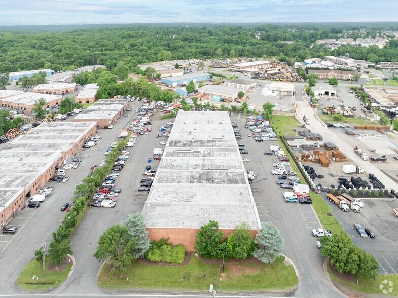 More Photos Of 8395 Euclid Ave, Manassas Park Warehouse For Lease