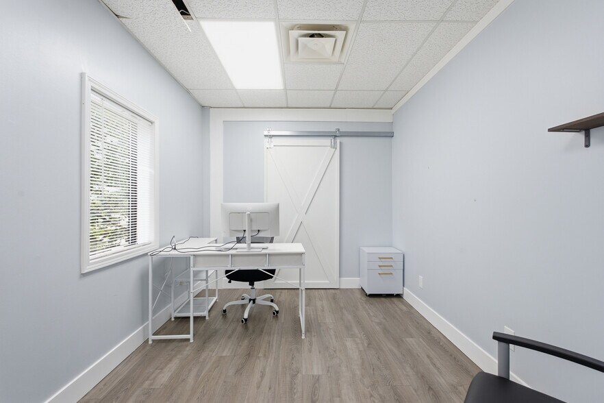 More Photos Of 401 SW Ward Rd, Lee's Summit Loft Creative Space For Lease