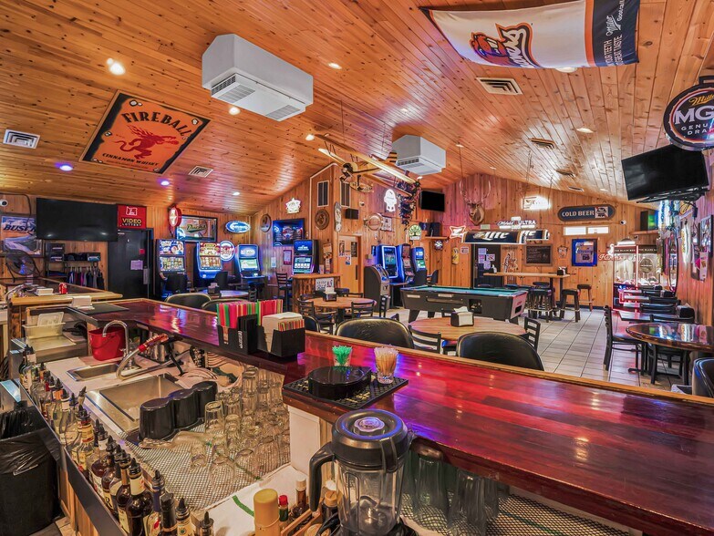 Primary Photo Of 142 S Main St, Jefferson Flex For Sale