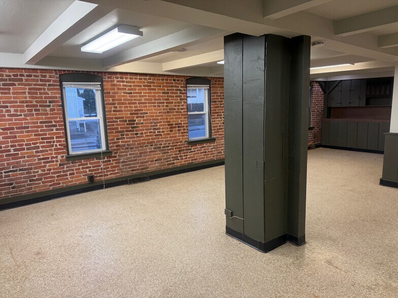 More Photos Of 30 E Main St, Webster Storefront Retail Residential For Lease