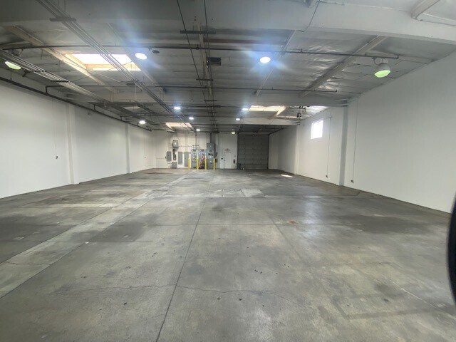 More Photos Of 13539 Desmond St, Pacoima Manufacturing For Lease