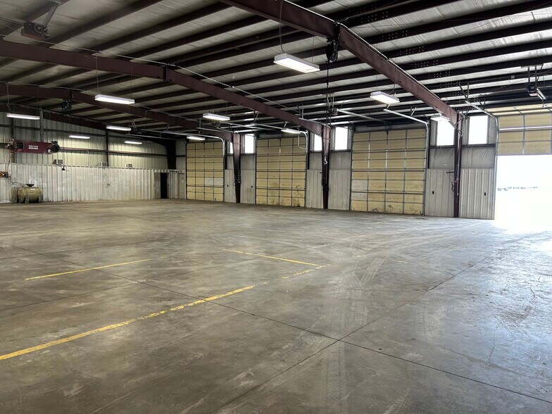 More Photos Of 8205 Zeuber Rd, Little Rock Warehouse For Lease