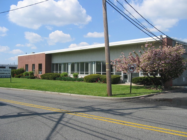 Primary Photo Of 120 Commerce Rd, Carlstadt Manufacturing For Lease