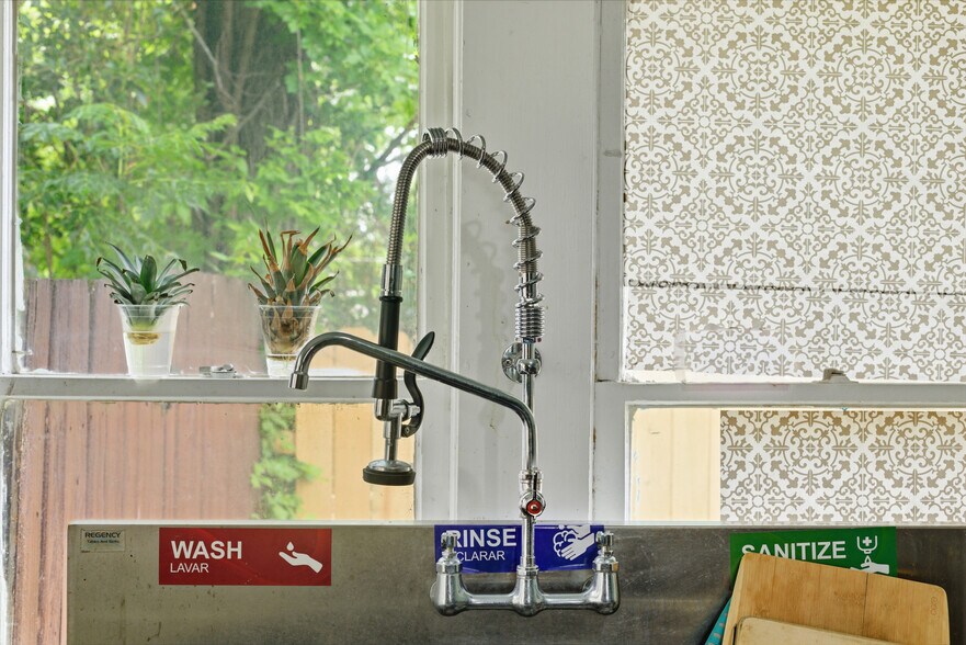 More Photos Of 201 S 31st St, Temple General Retail For Sale