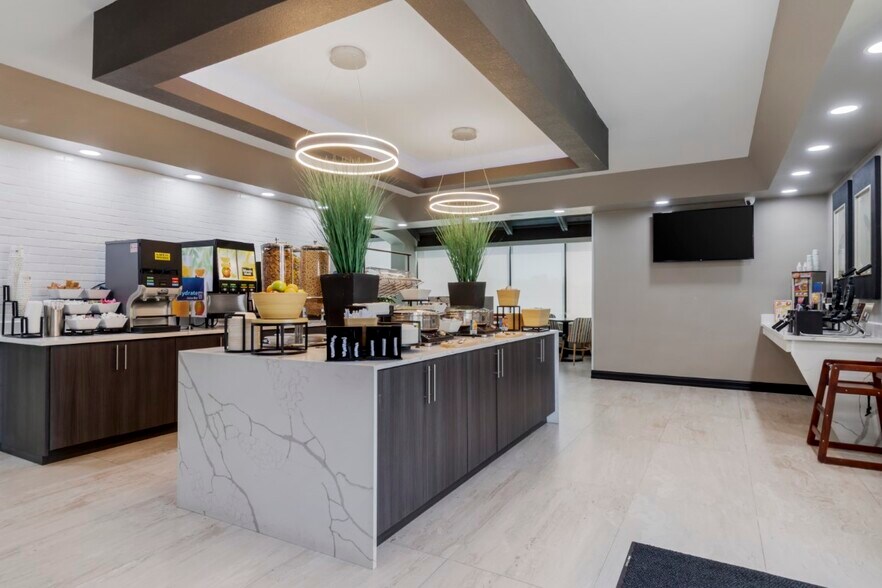 More Photos Of 2021 N Padre Island Dr, Corpus Christi Hotel For Sale