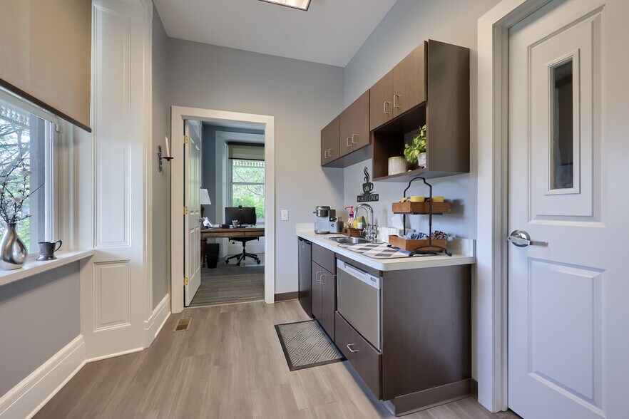 More Photos Of 390 E Main St, Ephrata Office For Sale