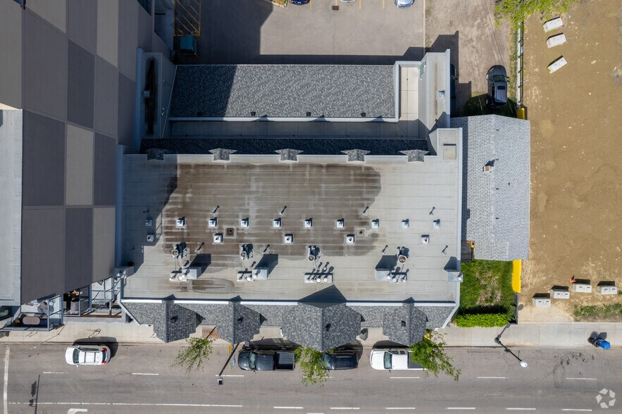 More Photos Of 305 10th St NW, Calgary Storefront Retail Residential For Lease