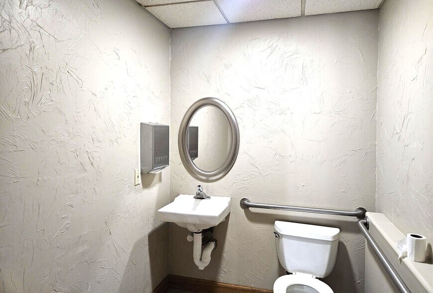 More Photos Of 5820 Gratiot Rd, Saginaw Medical For Sale