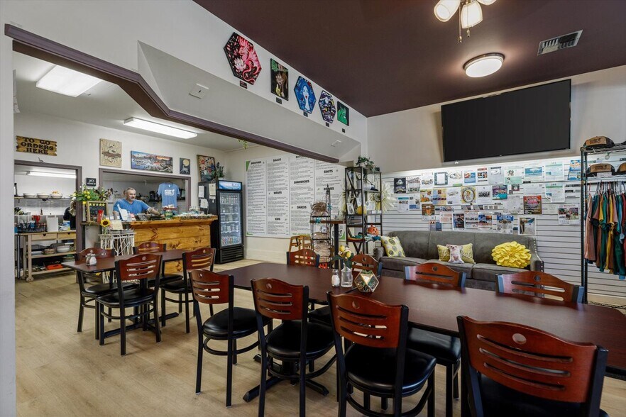 More Photos Of 619 Commercial Ave, Anacortes Storefront Retail Office For Sale