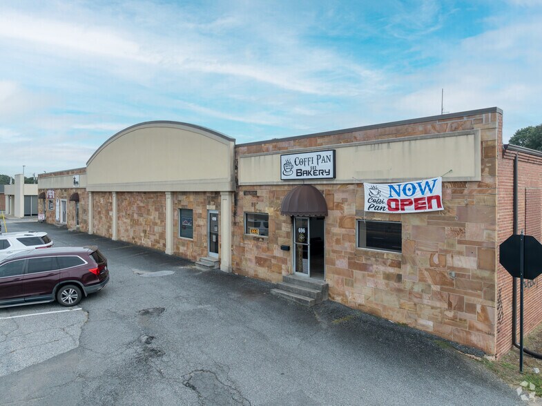 More Photos Of 700 N Cannon Blvd, Kannapolis Storefront Retail Office For Lease