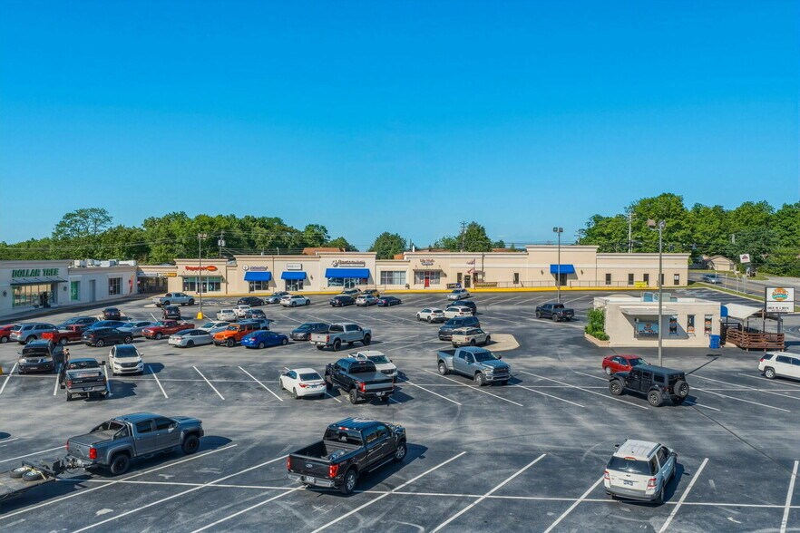 More Photos Of 100 Cumberland Plz, Crossville Unknown For Lease
