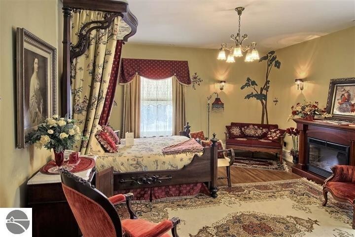 More Photos Of 230 Wellington St, Traverse City Hospitality For Sale