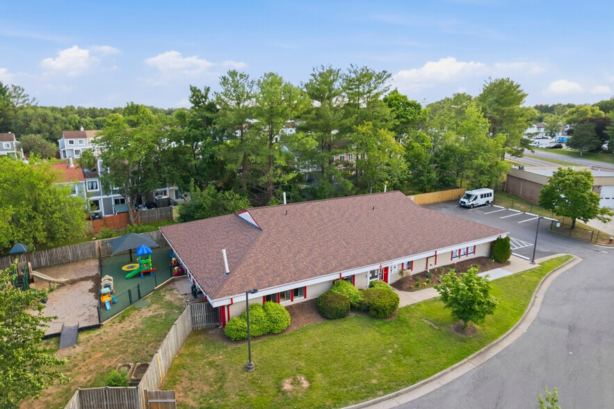 Primary Photo Of 83 Sugarland Run Dr, Sterling Daycare Center For Lease
