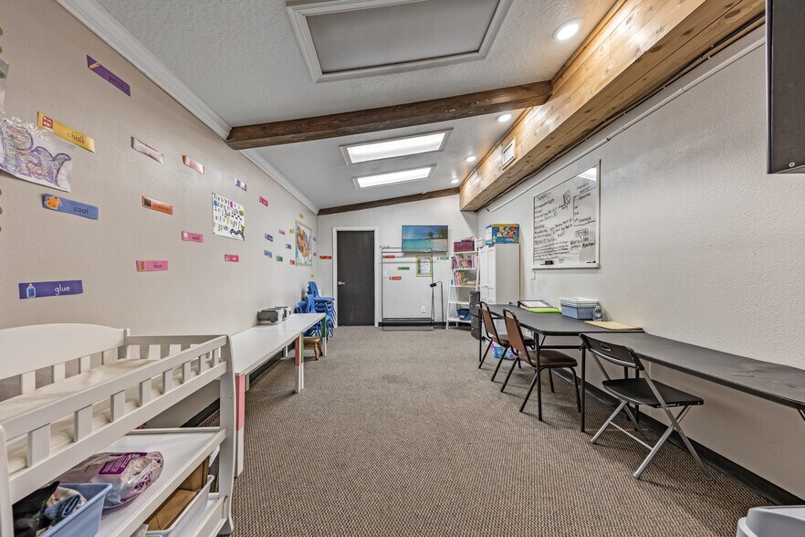 More Photos Of 2787 Aurora Rd, Melbourne Freestanding For Sale