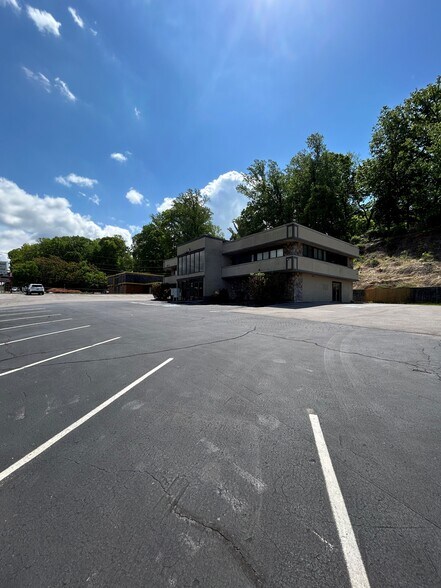 More Photos Of 6515 Clinton Hwy, Knoxville Office For Lease