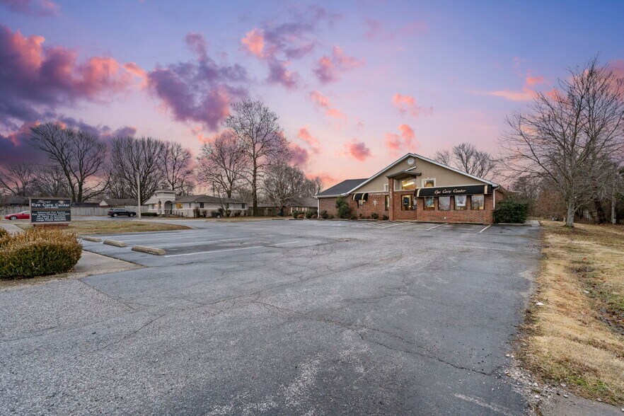 More Photos Of 1412 Se 14th St, Bentonville Medical For Lease