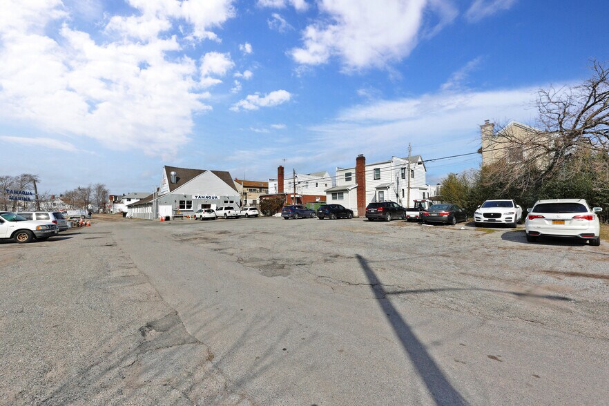 More Photos Of 82-84 Ebony Ct, Brooklyn Marina For Sale