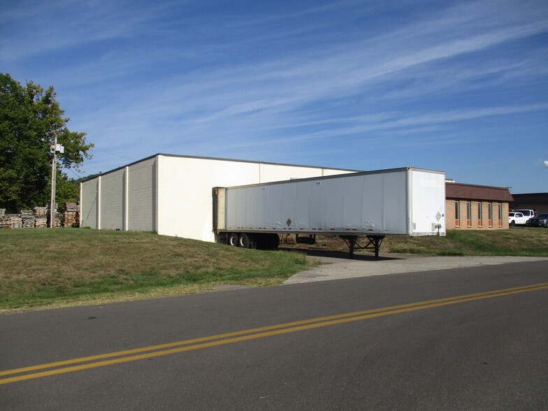 Primary Photo Of 49 Craddock Way, Poca Light Distribution For Lease