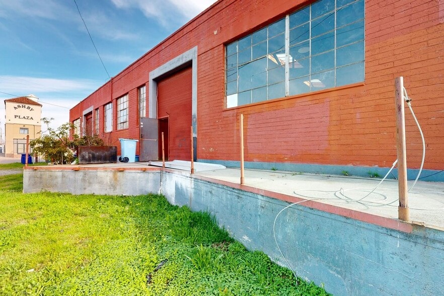 More Photos Of 1035 Murray St, Berkeley Showroom For Lease