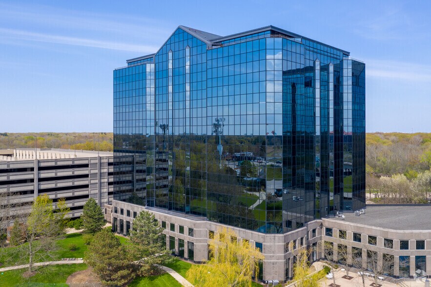 More Photos Of 2100 E Lake Cook Rd, Buffalo Grove Office For Sale