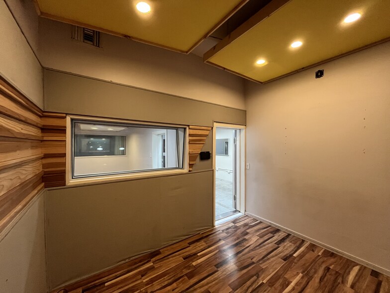 More Photos Of 1330 W 12th St, Los Angeles Flex For Lease
