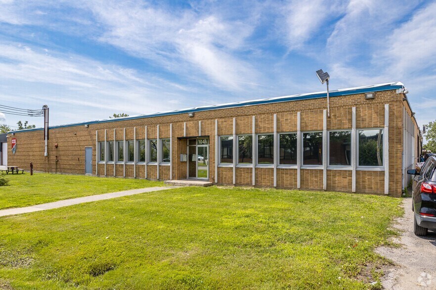 Primary Photo Of 104 Av Gun, Pointe-claire Warehouse For Lease