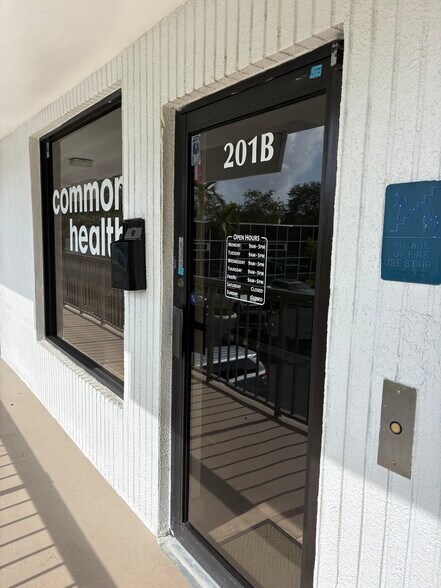 More Photos Of 4330 Sheridan St, Hollywood Medical For Sale