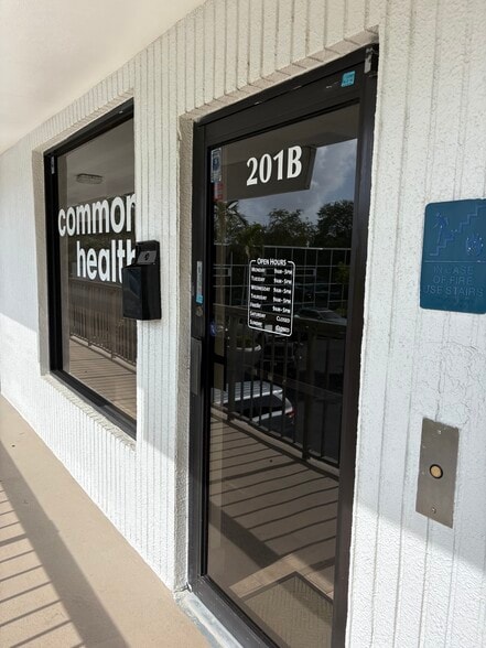 More Photos Of 4330 Sheridan St, Hollywood Medical For Sale