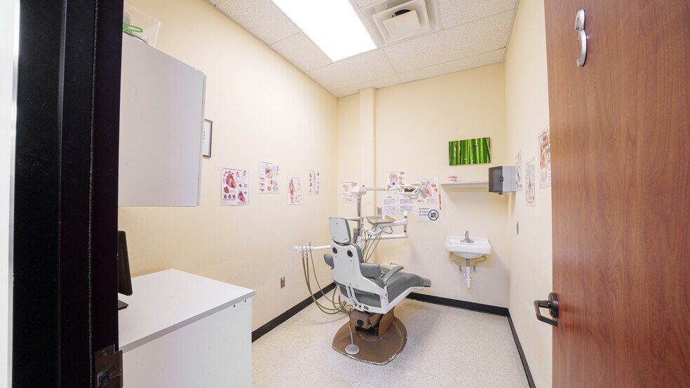 More Photos Of 2615 Strawberry Rd, Pasadena Drugstore For Sale