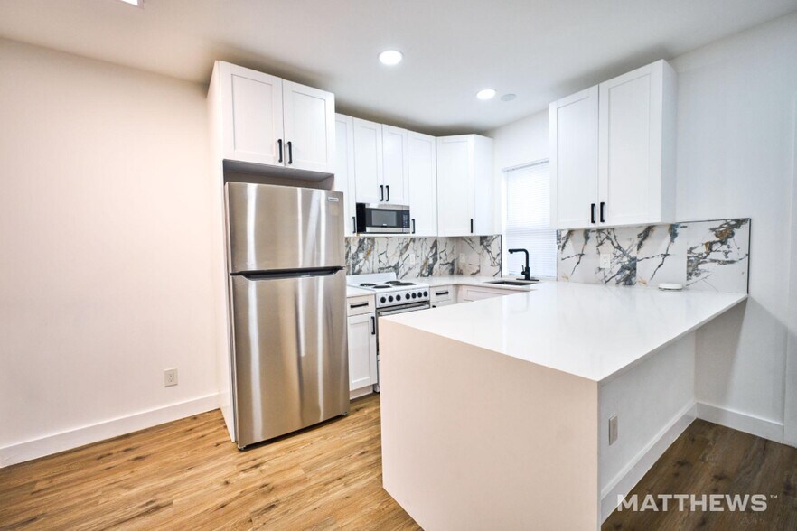 More Photos Of 1946 Pierce St, Hollywood Apartments For Sale