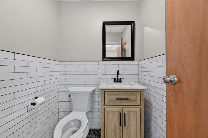 More Photos Of 464 Wolcott Rd, Wolcott Office For Lease