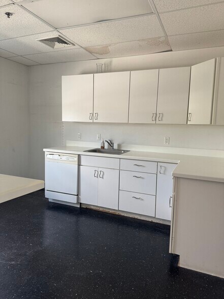 More Photos Of 13380 Clarksville Pike, Highland Unknown For Lease