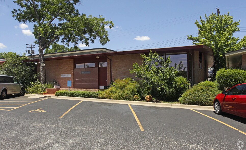 Primary Photo Of 2911 Medical Arts, Austin Medical For Lease