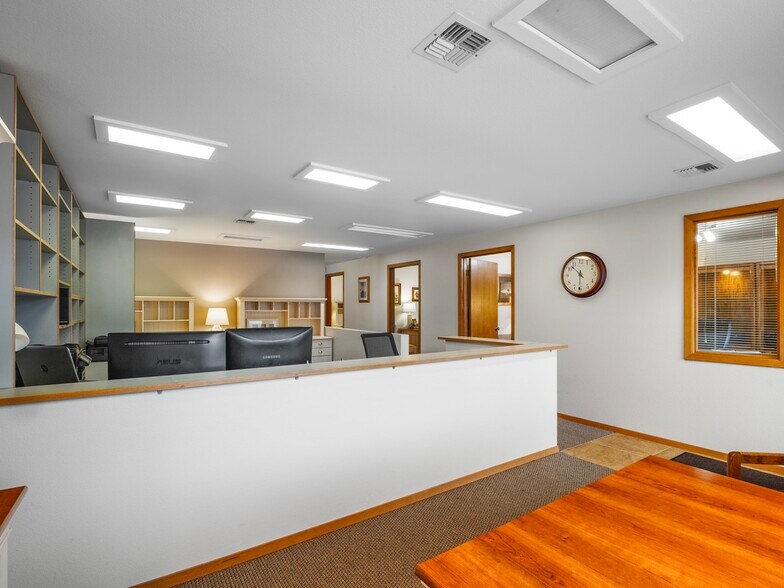 More Photos Of 6314 19th St W, Fircrest Office For Lease