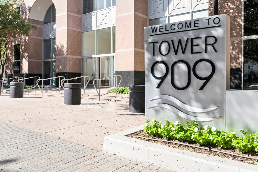 More Photos Of 909 Lake Carolyn Pky, Irving Office For Lease